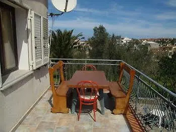E Apartment *